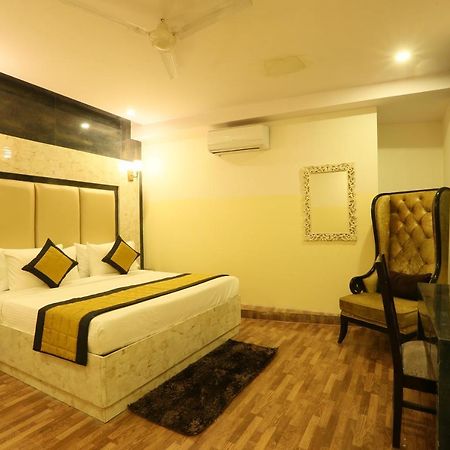 Hotel Plazzo Nowe Delhi Zewnętrze zdjęcie