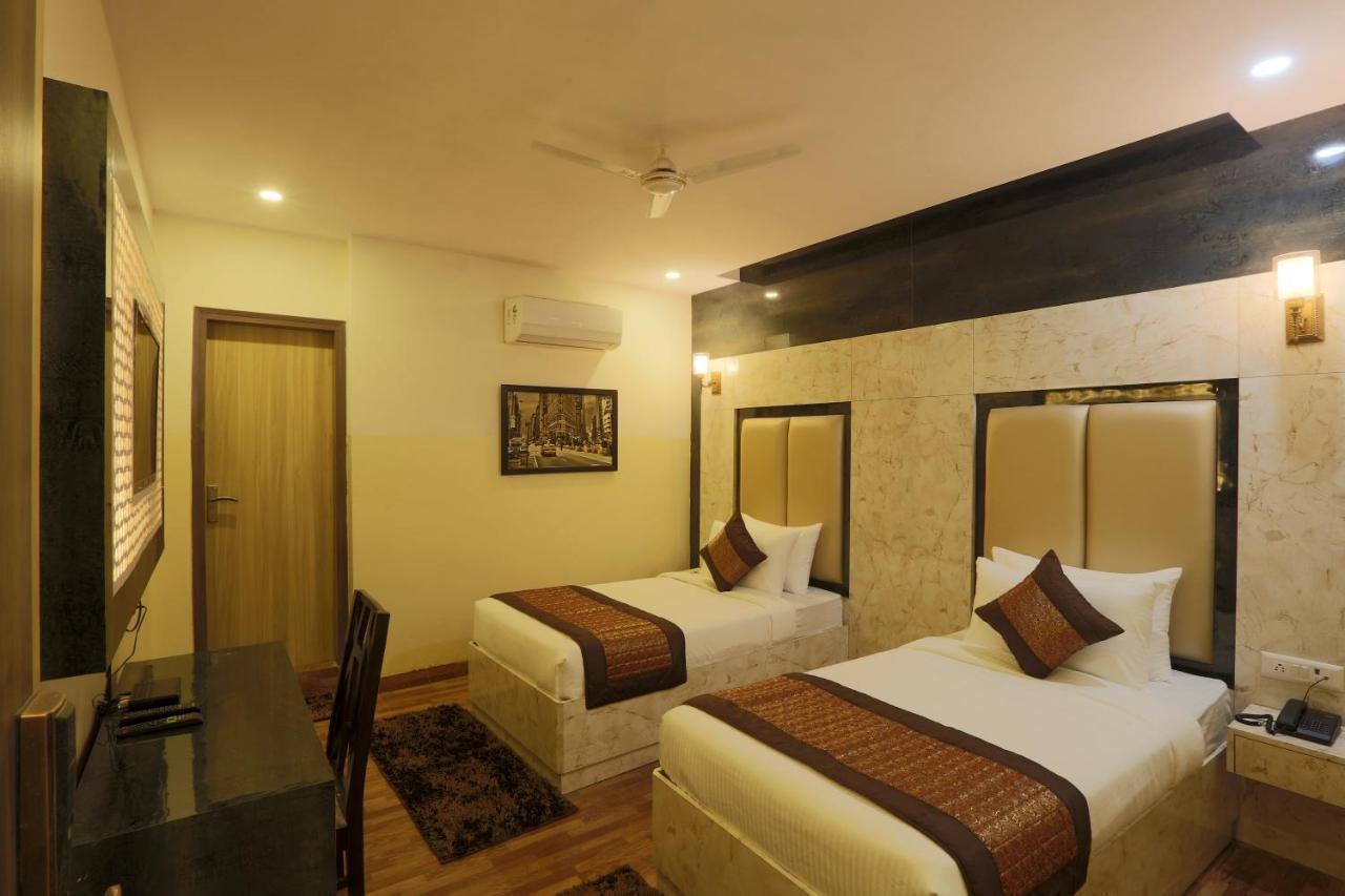Hotel Plazzo Nowe Delhi Zewnętrze zdjęcie