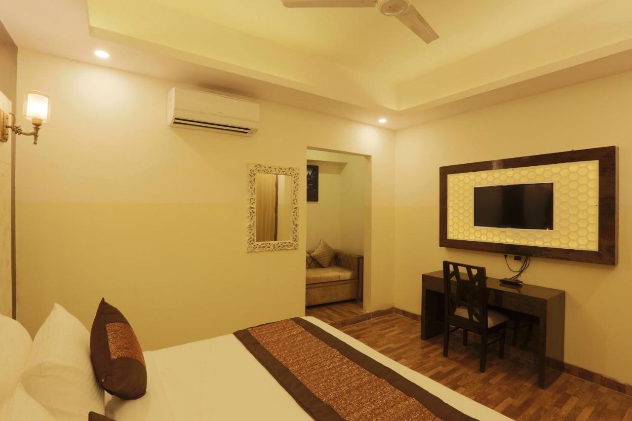 Hotel Plazzo Nowe Delhi Zewnętrze zdjęcie